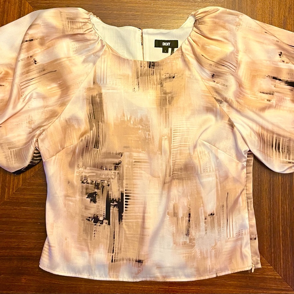 DKNY Women's Blouse in Abstract Tan and Black. Size S